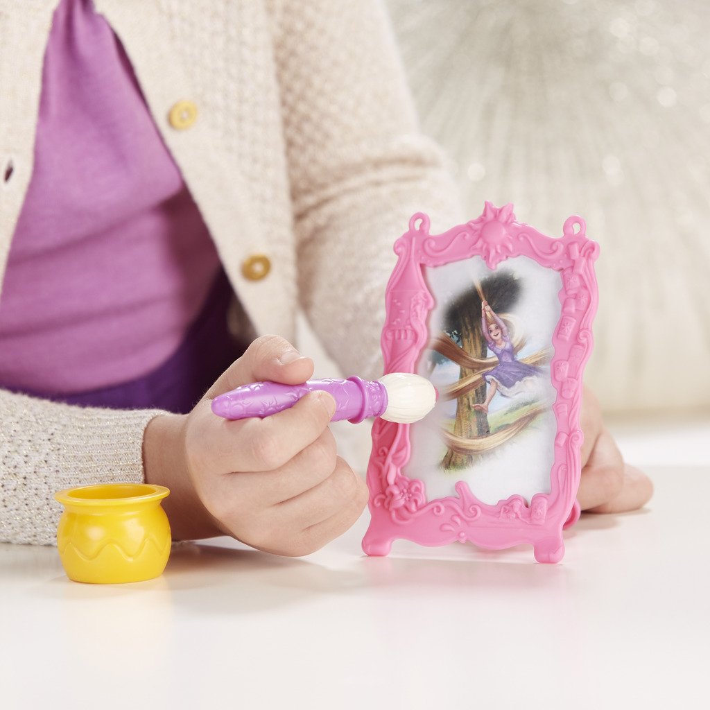 Disney Princess B9148ES00 Water Reveal Canvas Rapunzel's Doll - Image 4