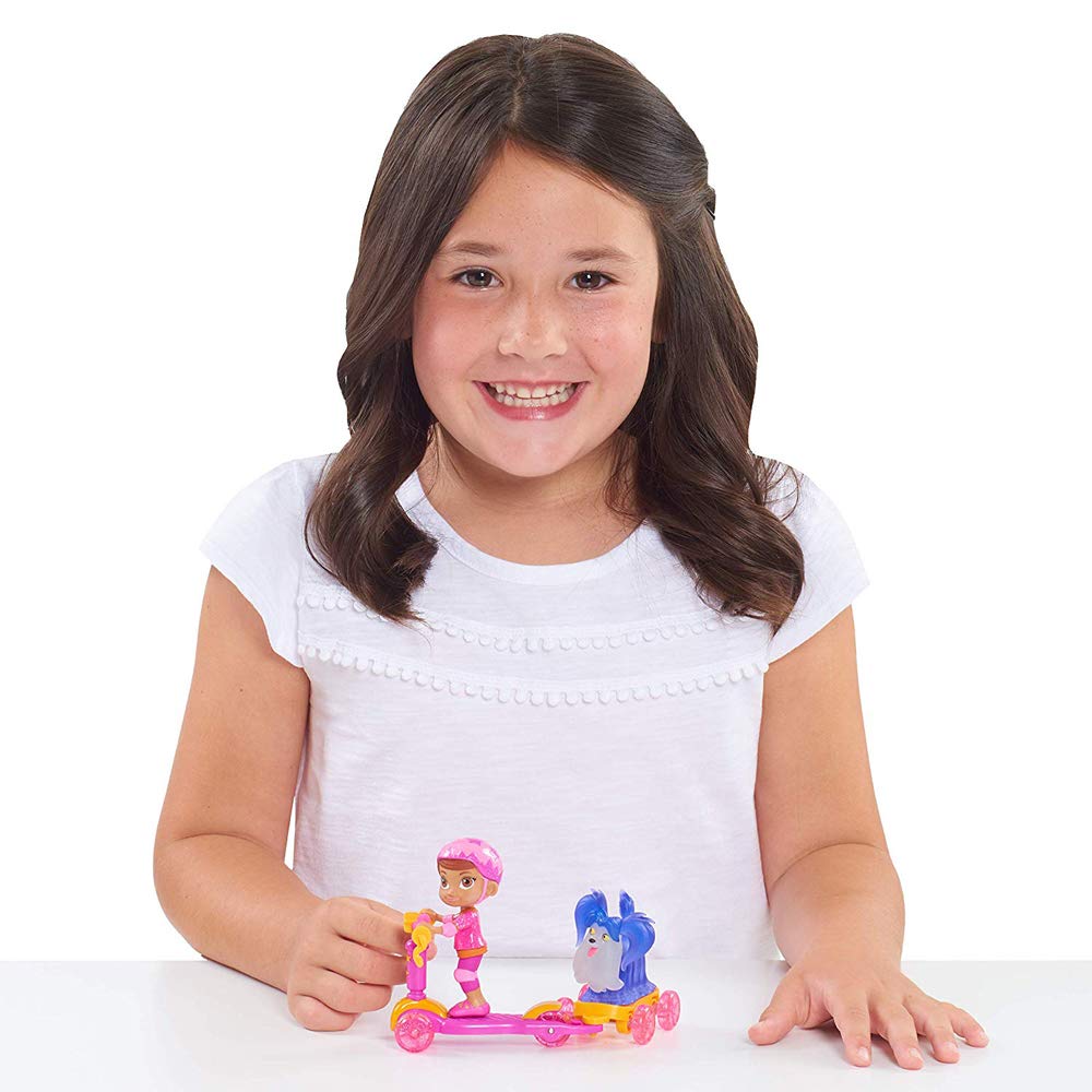 Vampirina JPL78117 Poppy and Wolfie Spooky Scooter Set - Image 3