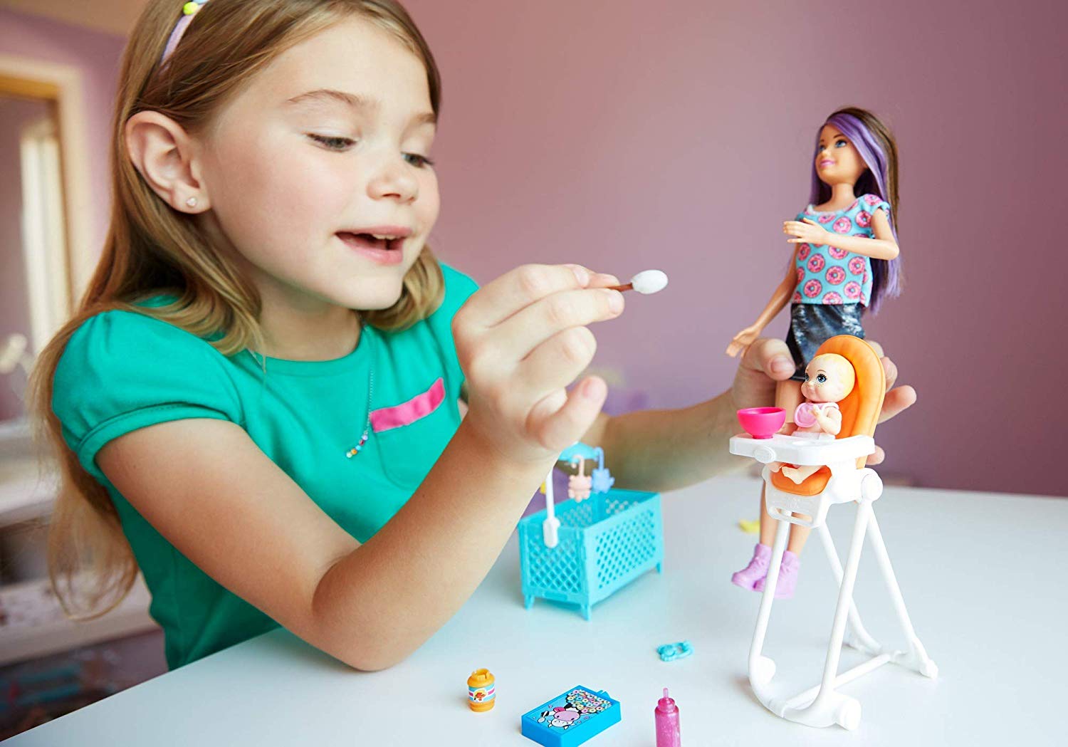 Barbie FHY98 FAMILY Babysitter Brunette Doll with Baby and Accessories, with A Highchair Playset, Multi-Colour, 0 - Image 2