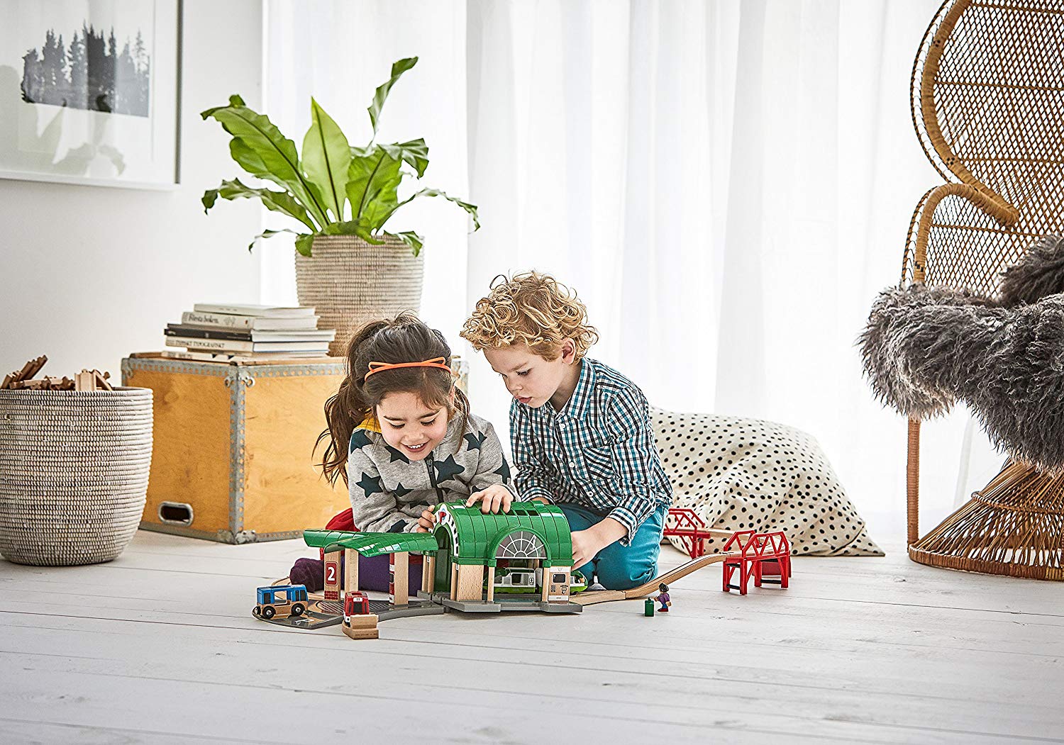 BRIO 33649 Central Train Station for Kids Age 3 Years Up - Compatible with all BRIO Railway Sets & Accessories, Multicoloured - Image 4