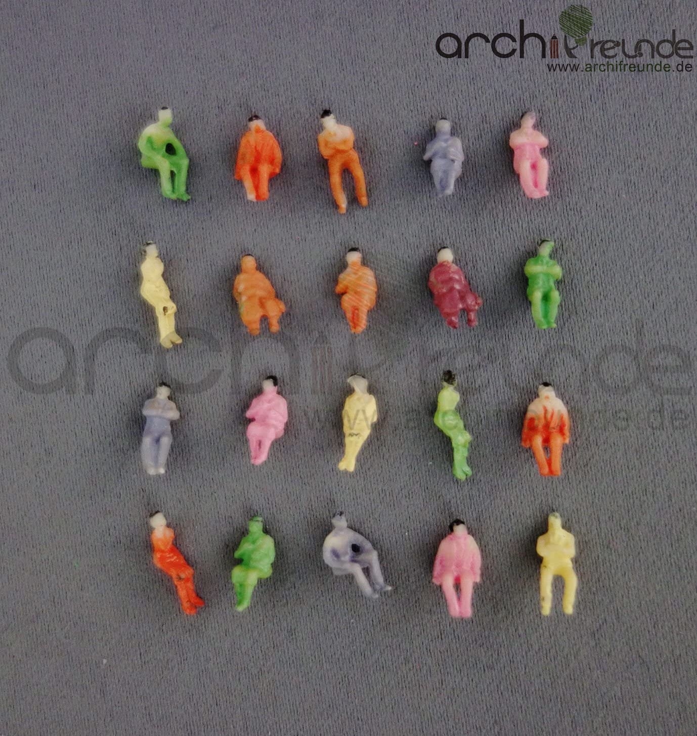 100 Figurines Debout Et Assises Peintes à La Main – Échelle 1:200 Pour Voie Z